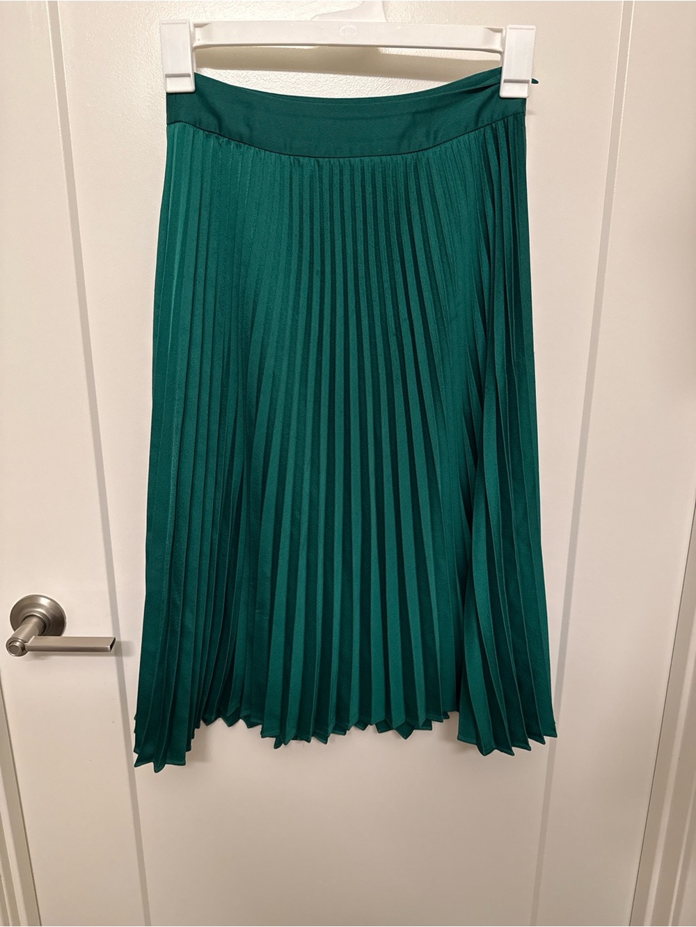 Sezane Pleated Midi Skirt in emerald green - Picture 3 of 6